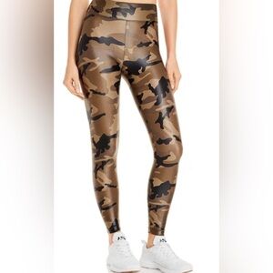 Koral Lustrous Camo Leggings size Medium